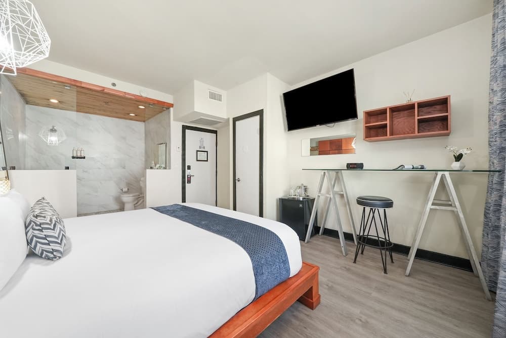 Chesterfield Hotel & Suites