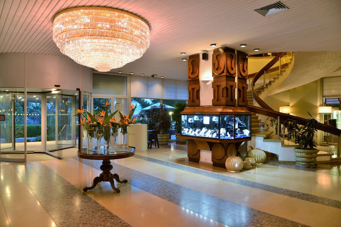 Carlton Hotel