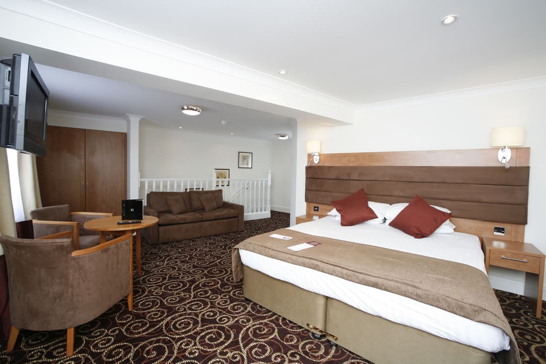 Legacy Rose and Crown Hotel