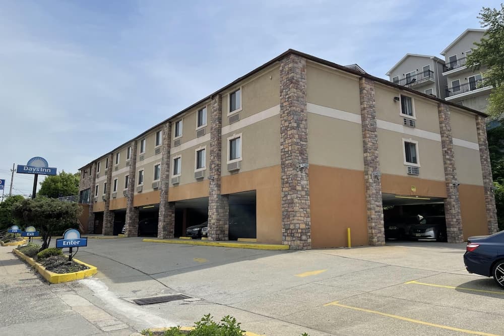 Days Inn by Wyndham Jersey City / NYC Area