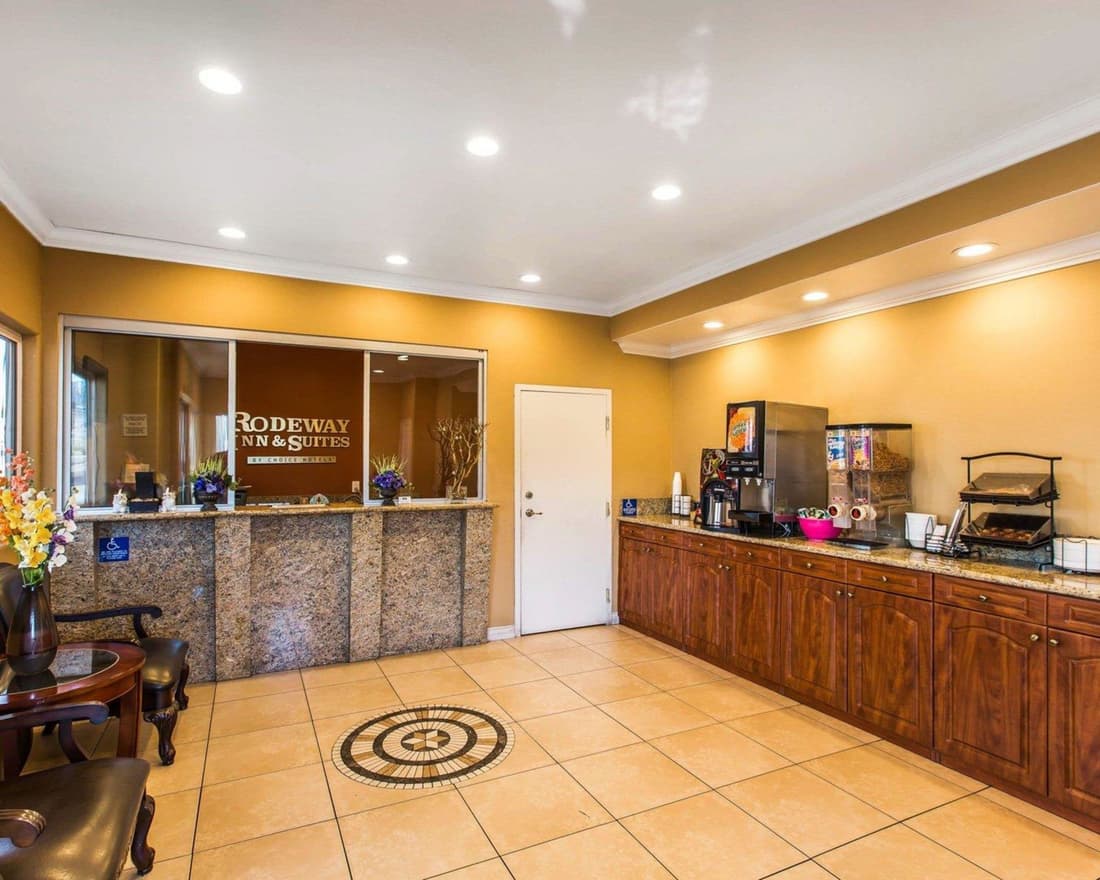 Rodeway Inn & Suites Corona
