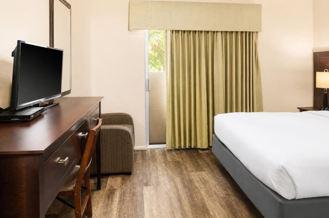 Scottish Fairway Inn