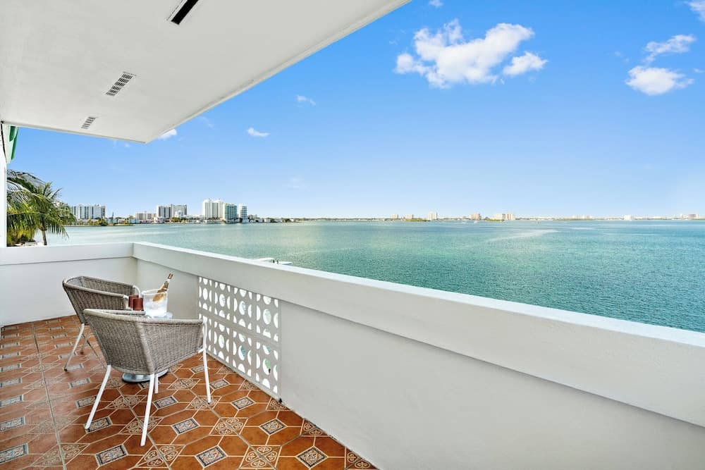 Palm Tree Club Miami Hotel