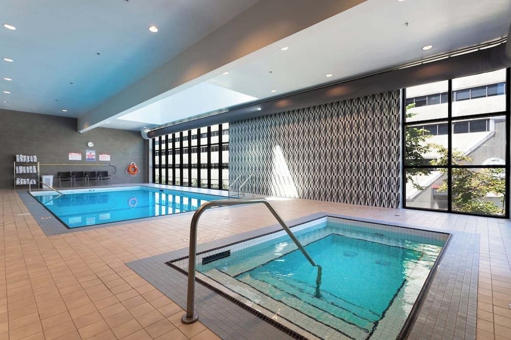 Sandman Signature Vancouver Downtown Hotel