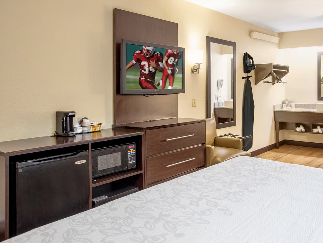 Red Roof Inn PLUS+ Secaucus - Meadowlands - NYC