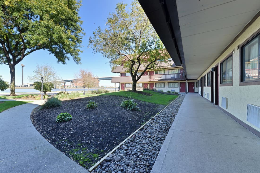 Red Roof Inn PLUS+ Secaucus - Meadowlands - NYC