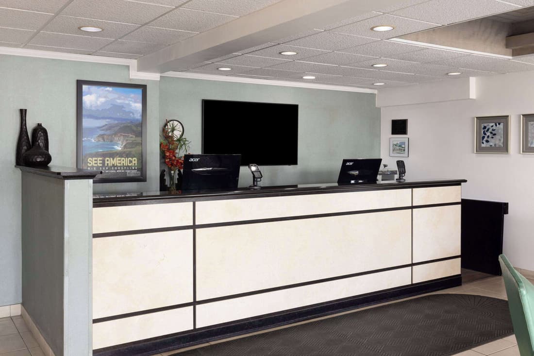 Travelodge by Wyndham Monterey Bay