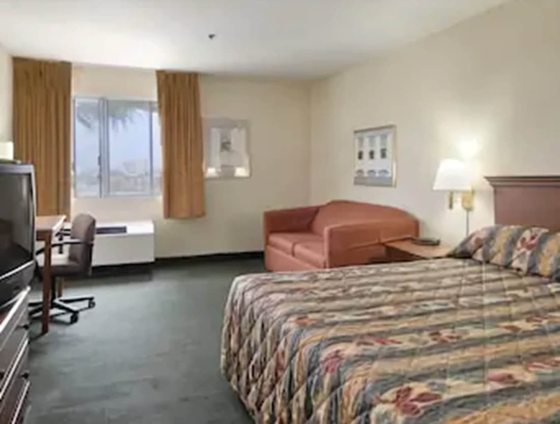 Ramada by Wyndham Hawthorne LAX / LA Stadium