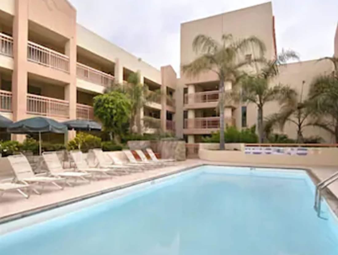 Ramada by Wyndham Hawthorne LAX / LA Stadium