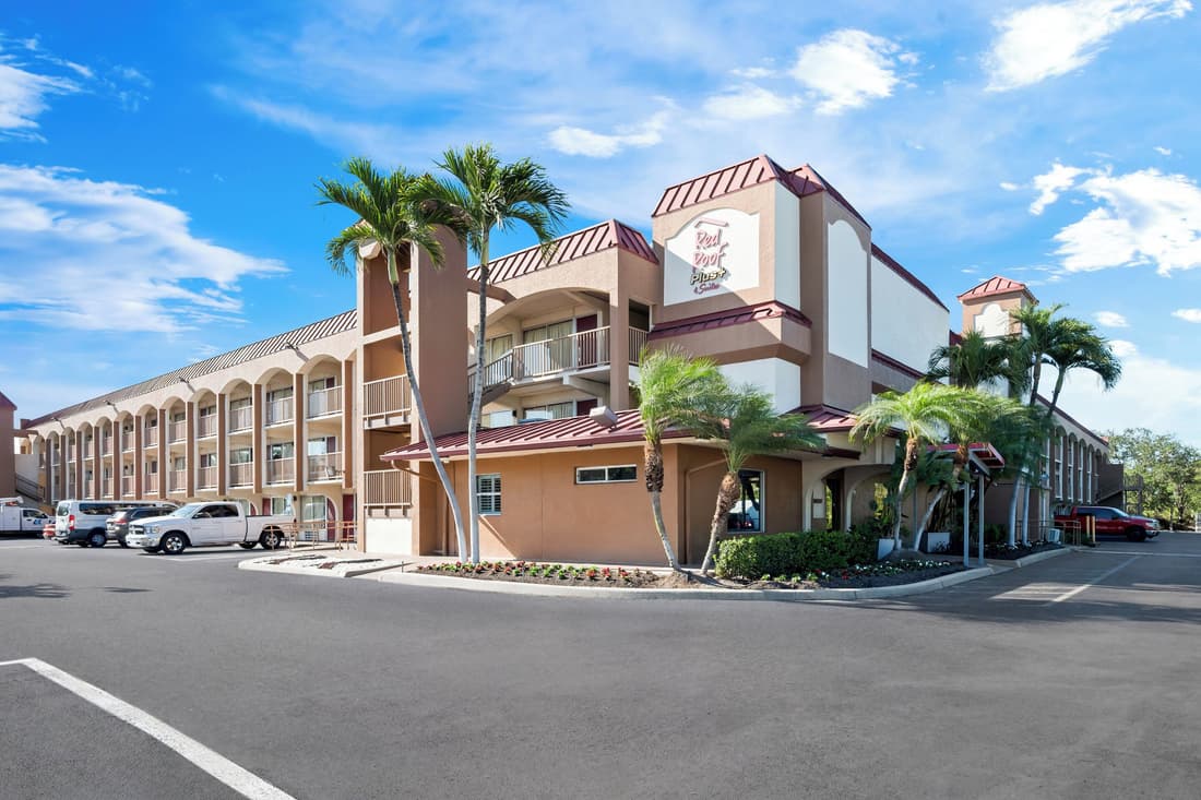 Red Roof Inn PLUS+ & Suites Naples Downtown-5th Ave S