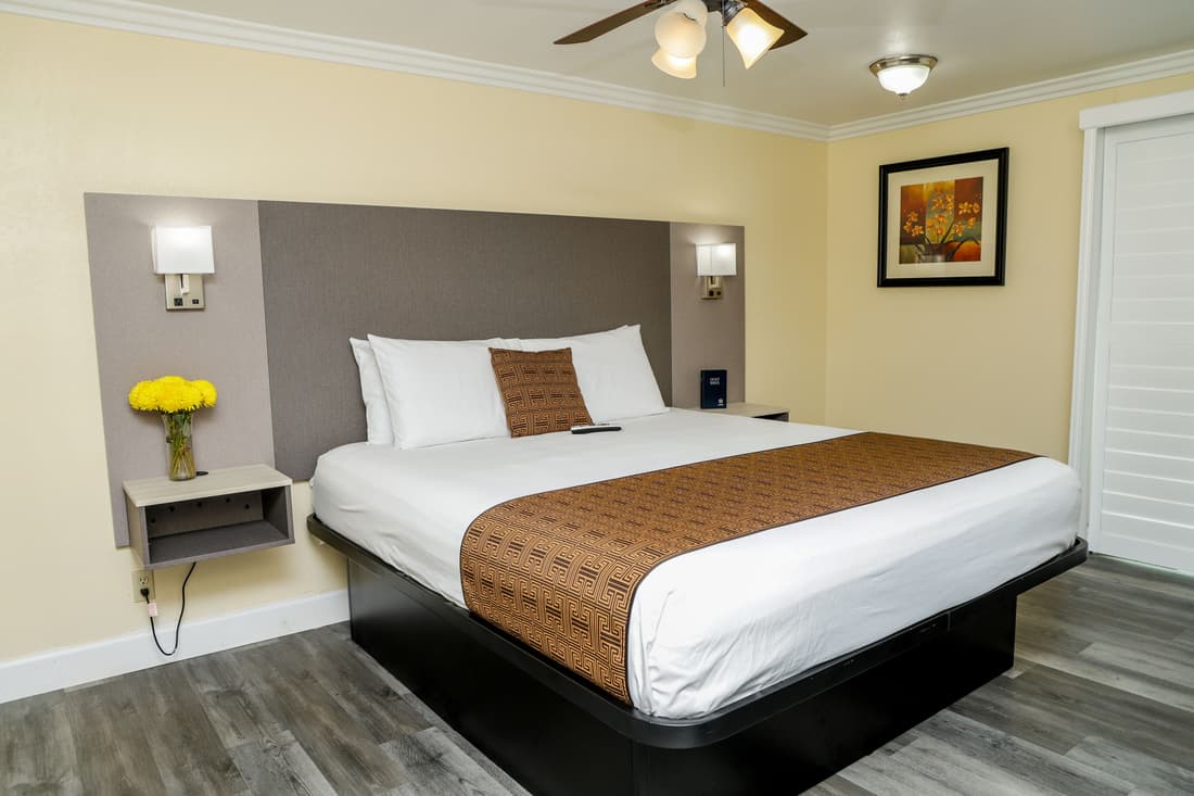 Silver Surf Motel