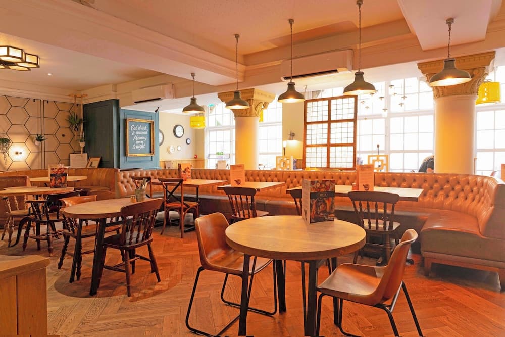 Bristol Grand Hotel By Sunday
