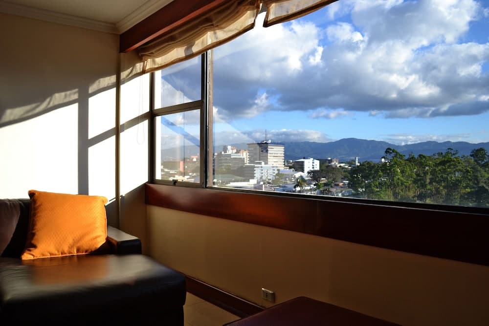 Crowne Plaza Corobici, an IGH Hotel
