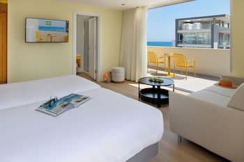 ibis Styles Larnaca Finikoudes Beach