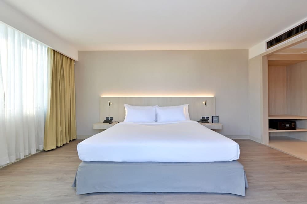 Twin Towers Hotel