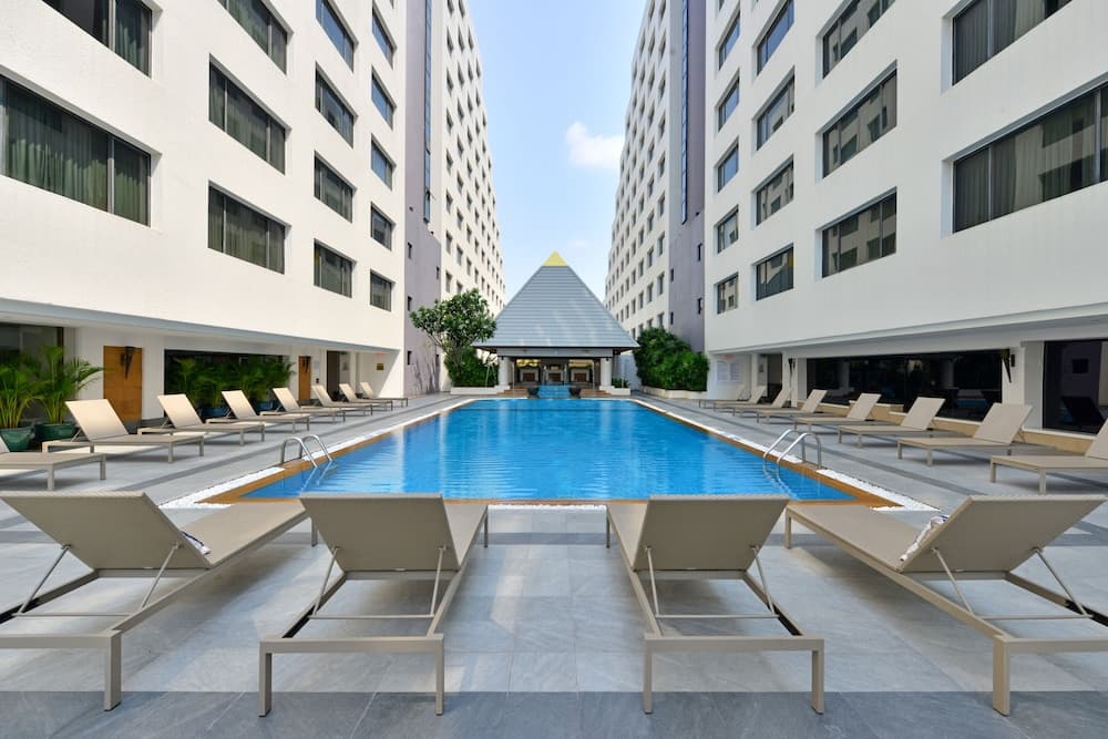 Twin Towers Hotel