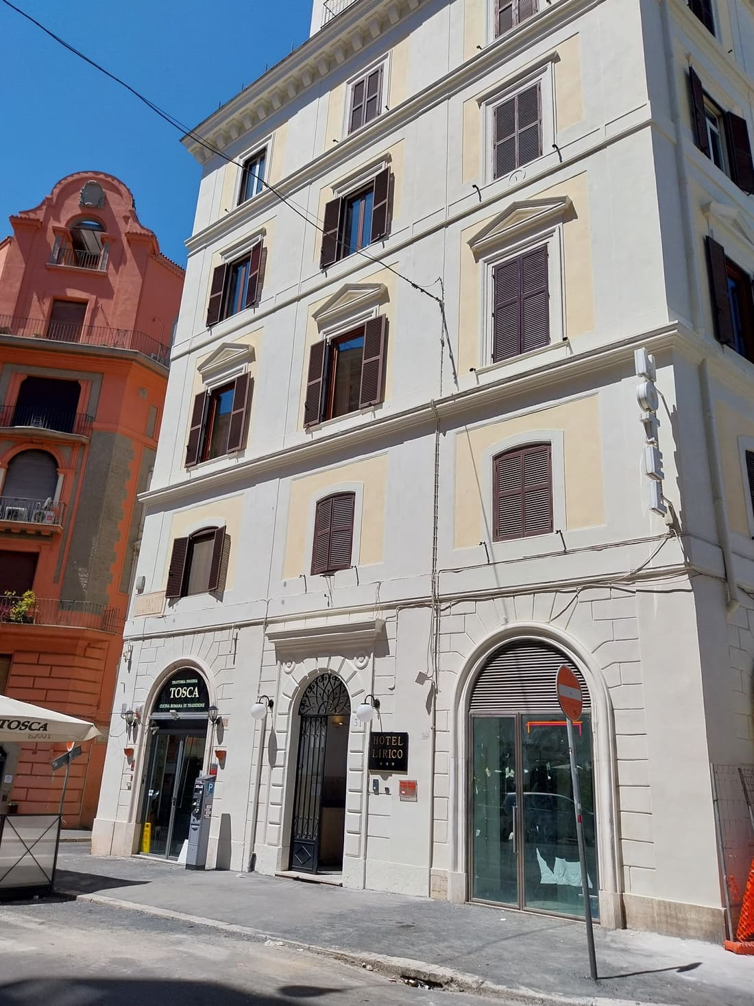 Hotel Lirico