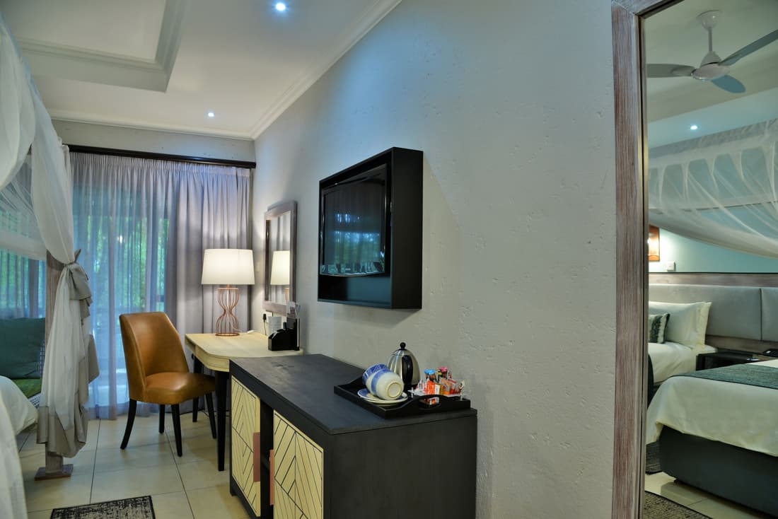 Cresta Mowana Safari Resort & Spa