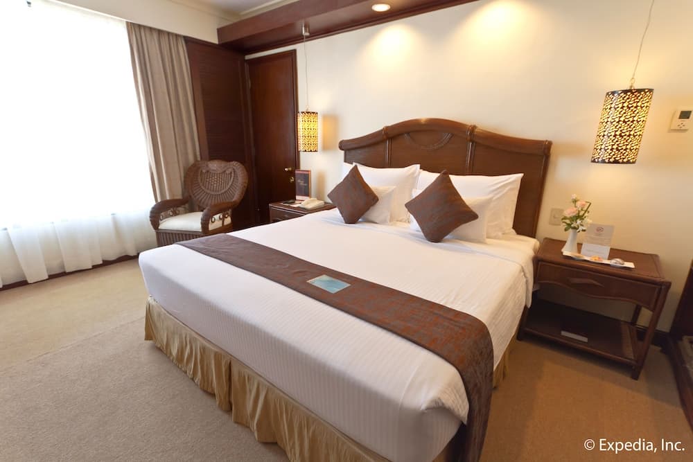 Waterfront Airport Hotel & Casino
