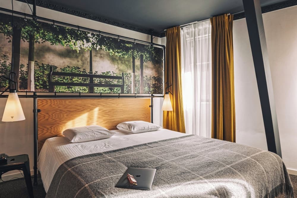 Zoom Hotel