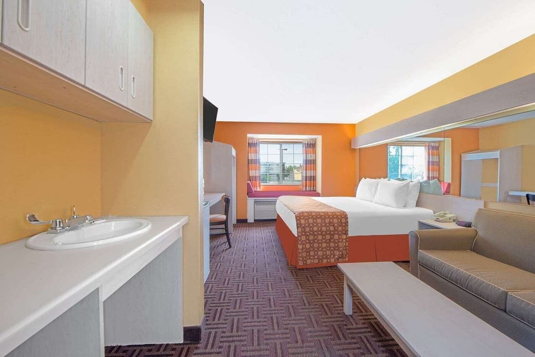 Longhorn Inn and Suites