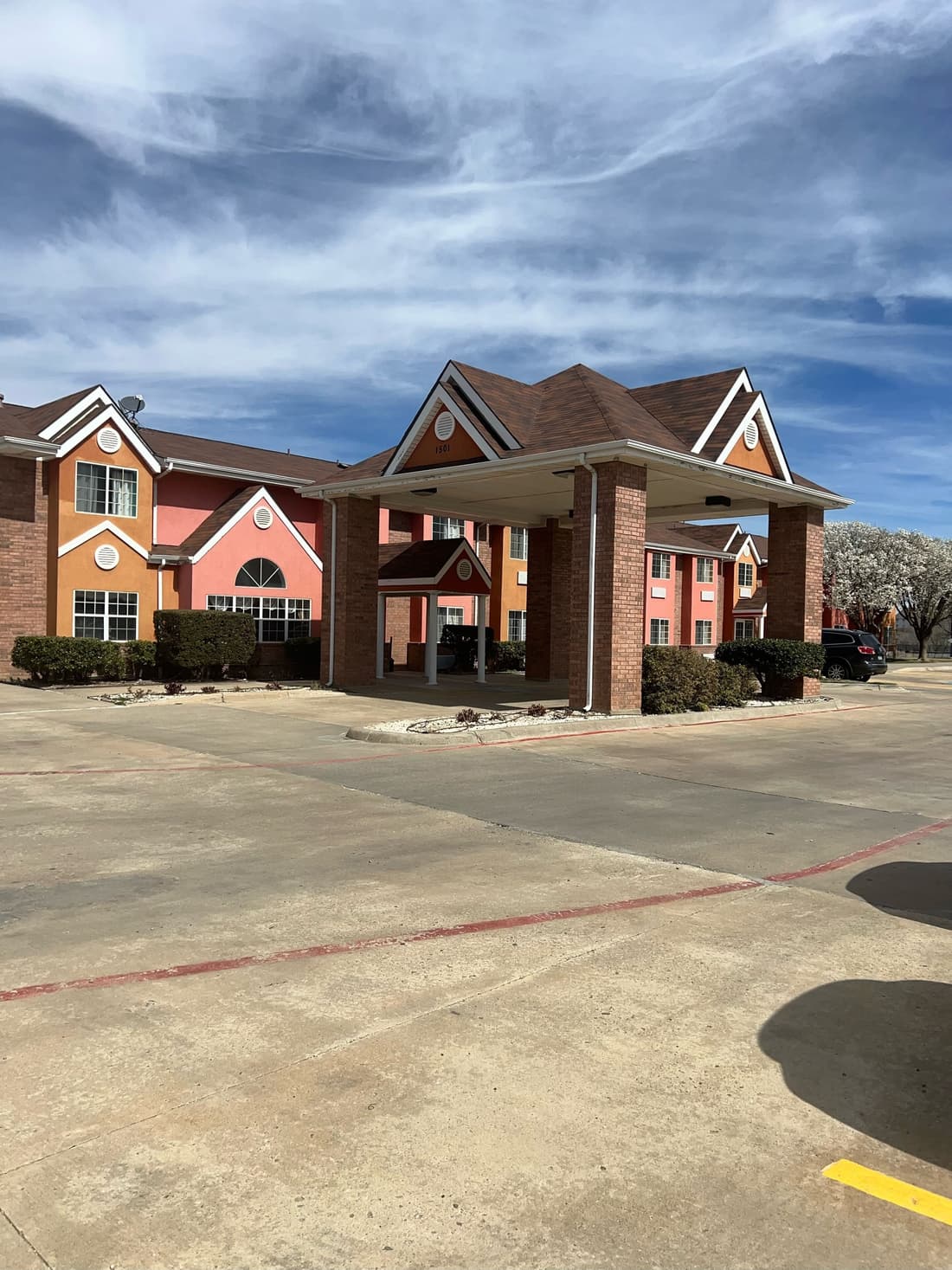 Longhorn Inn and Suites