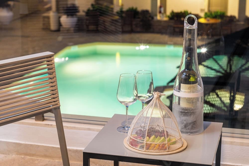 Ino Hotel & Suites
