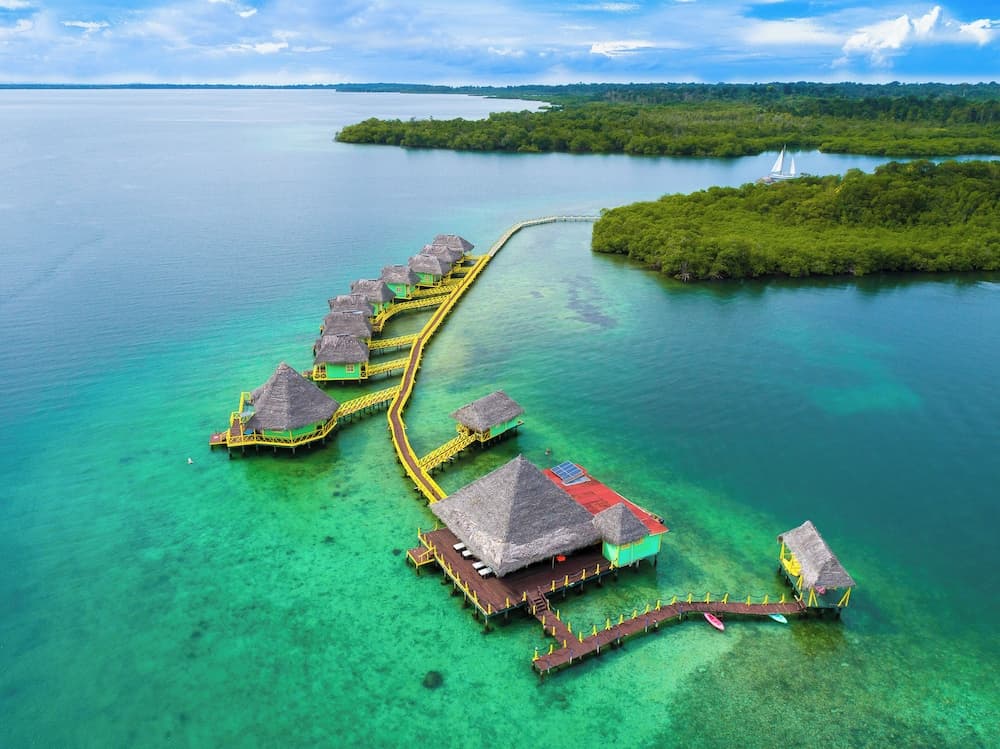 Punta Caracol Acqua Lodge