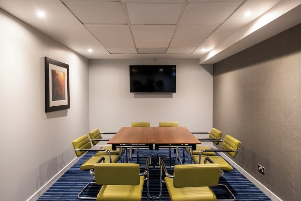 Holiday Inn Express Edinburgh Airport by IHG