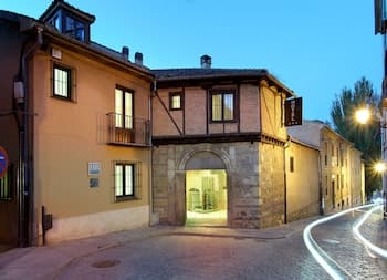 Dorma Casa de los Linajes