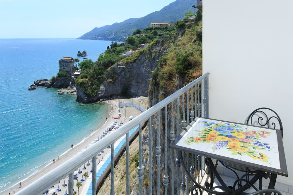 Lloyd's Baia Hotel