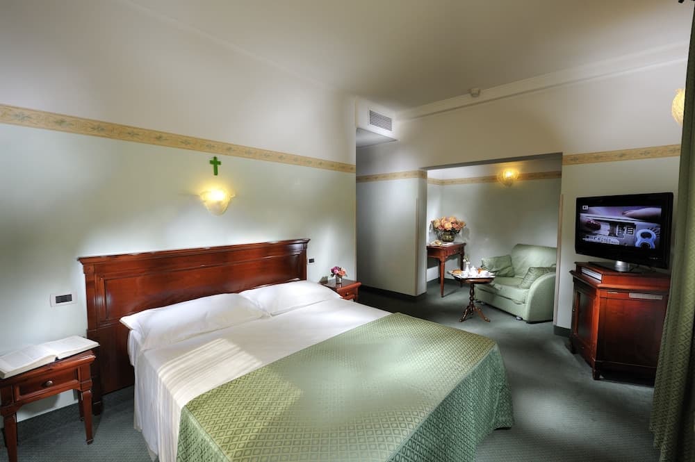 Russo Palace Hotel