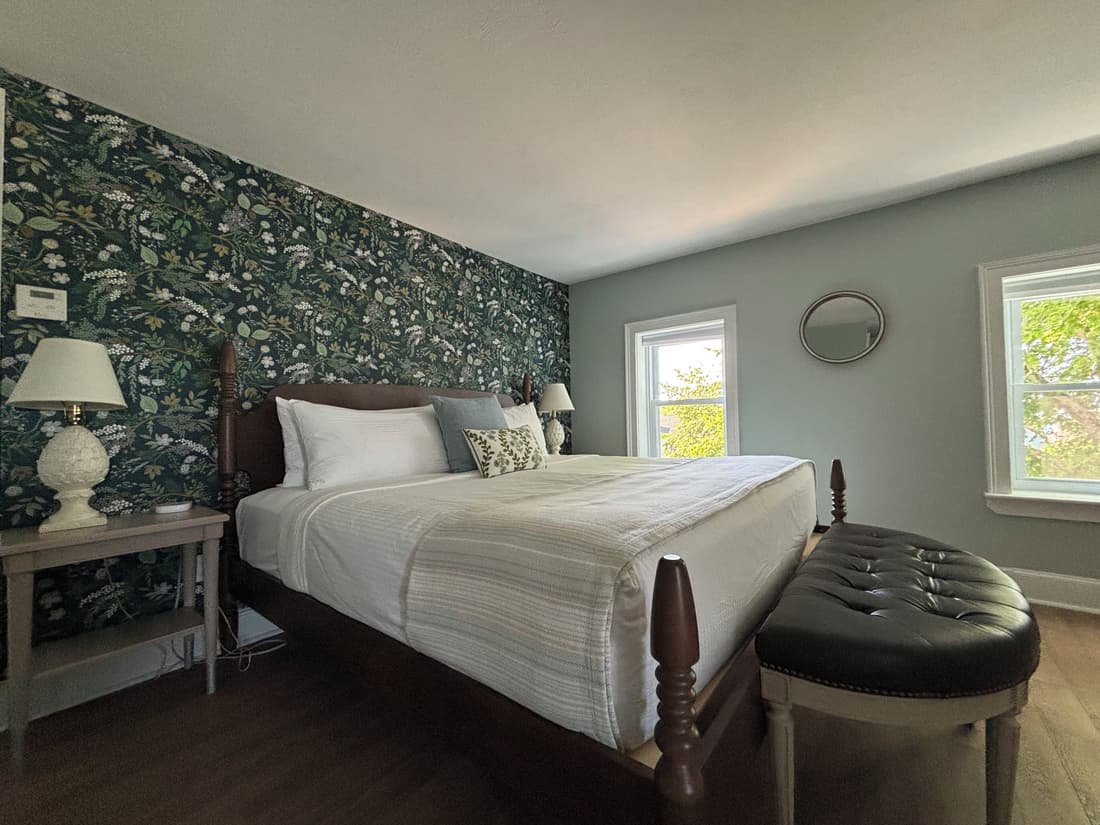 Breakwater Inn