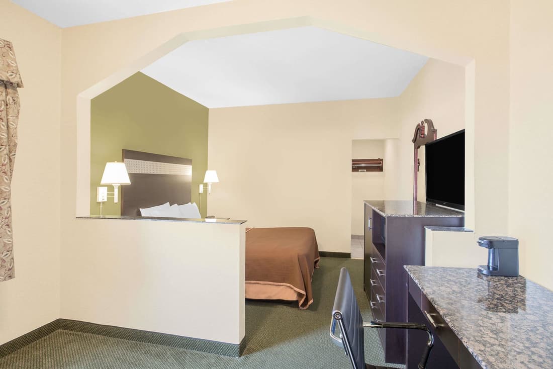 Howard Johnson by Wyndham North Bergen