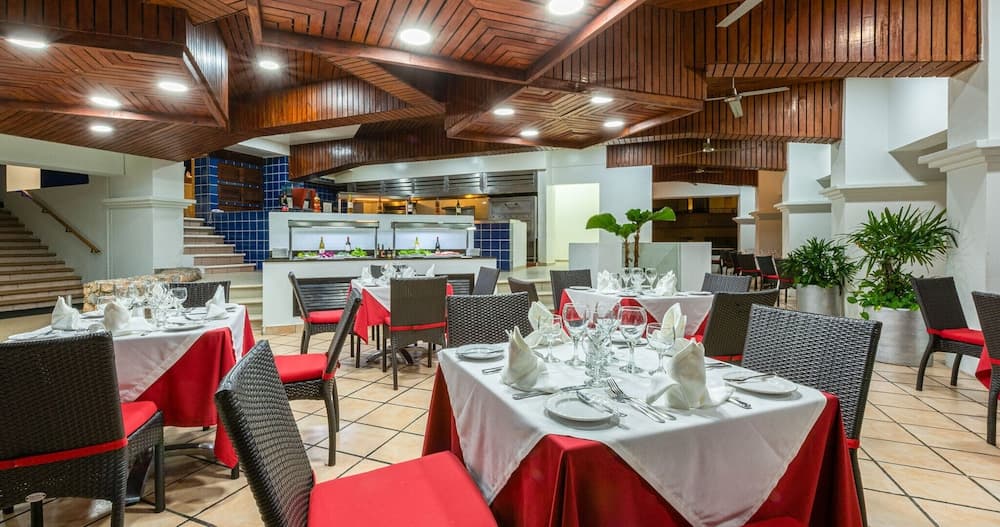Park Royal Beach Huatulco – All Inclusive