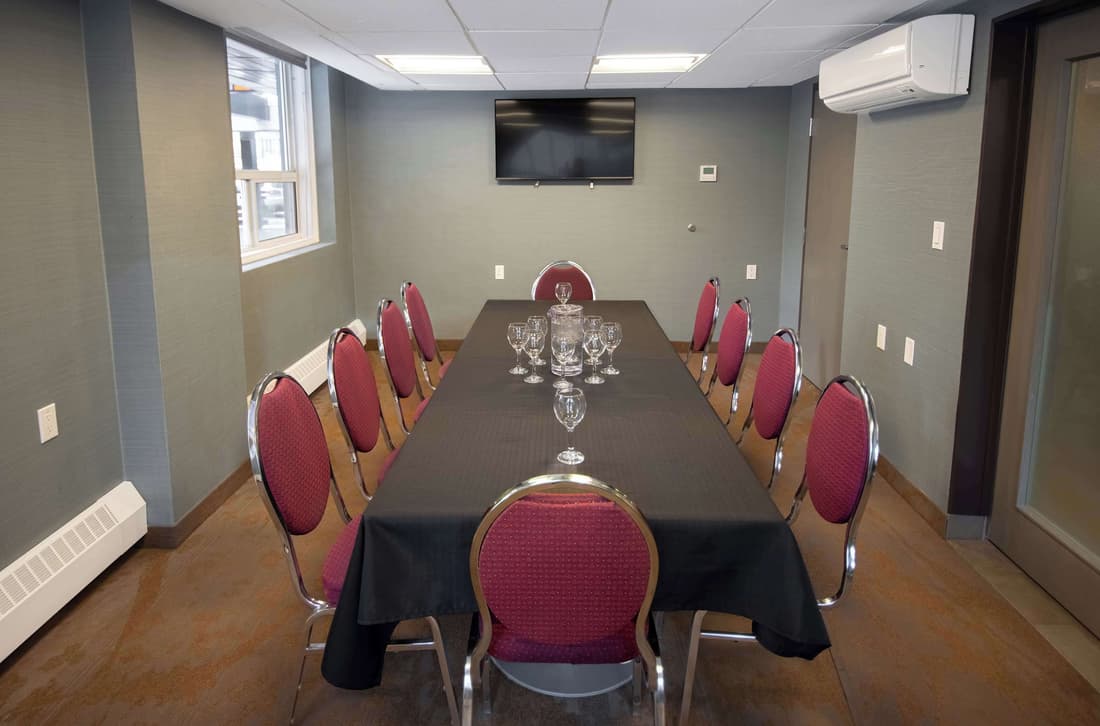 Coast Calgary Downtown Hotel & Suites by APA