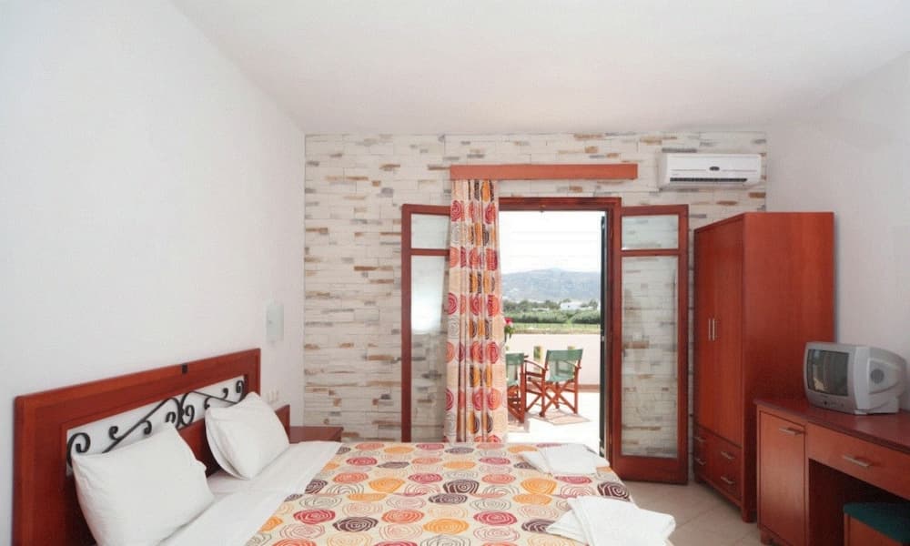 Plaka Hotel II