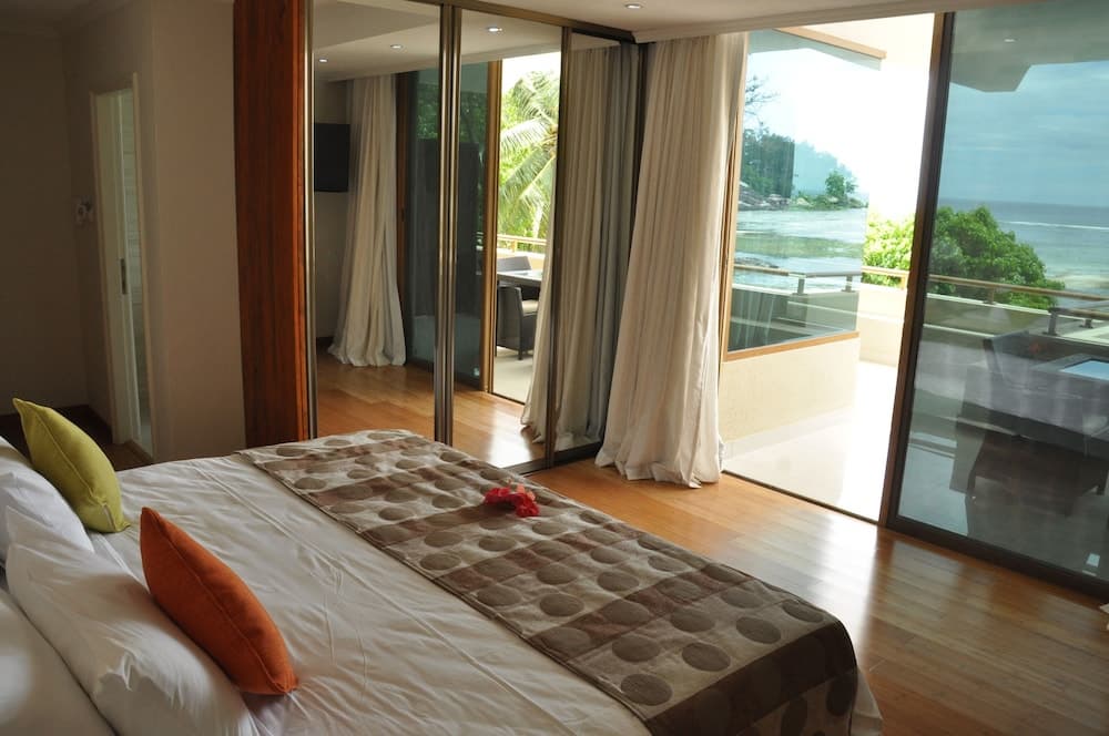 Crown Beach Hotel