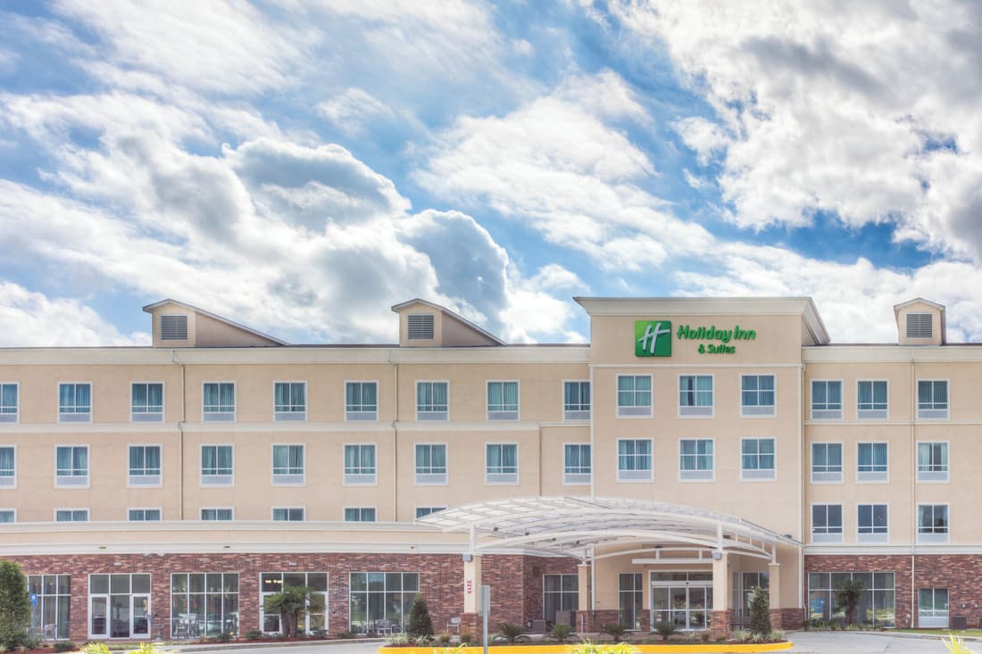 Holiday Inn & Suites Lafayette North by IHG