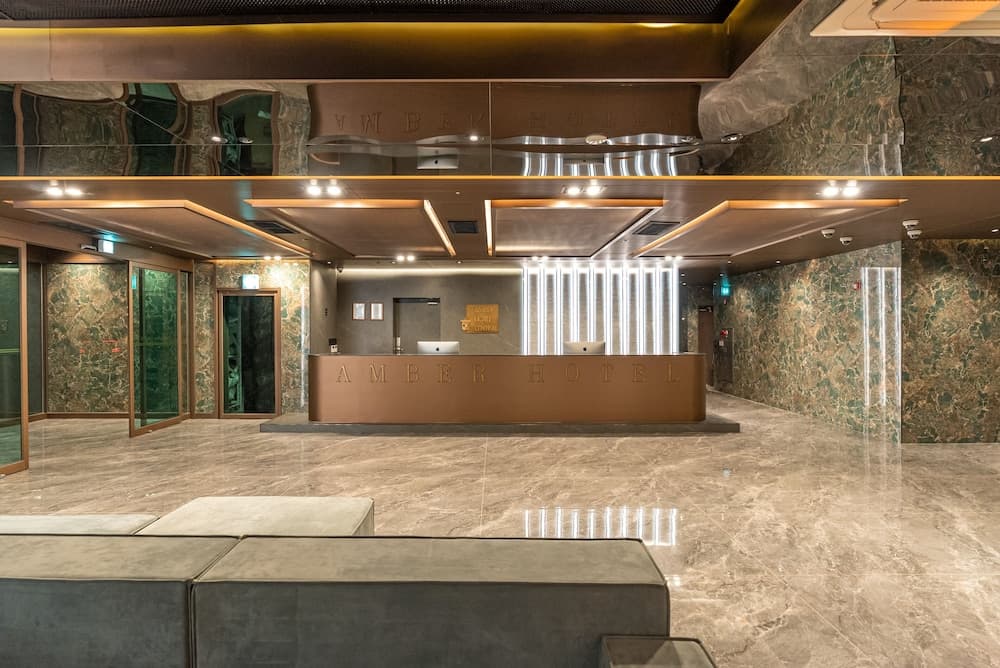 Amber Hotel Central