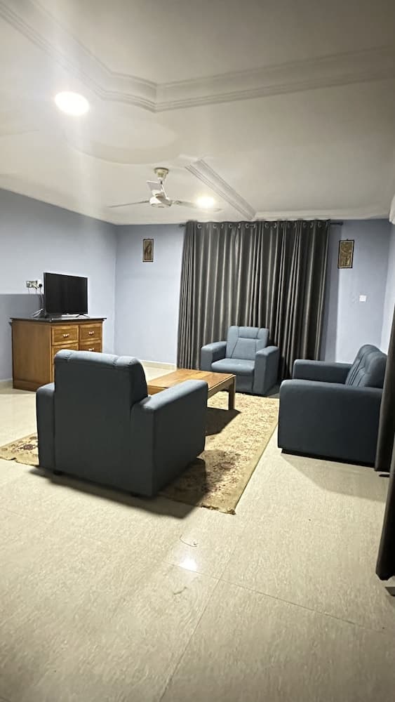 ACHIE SUITES