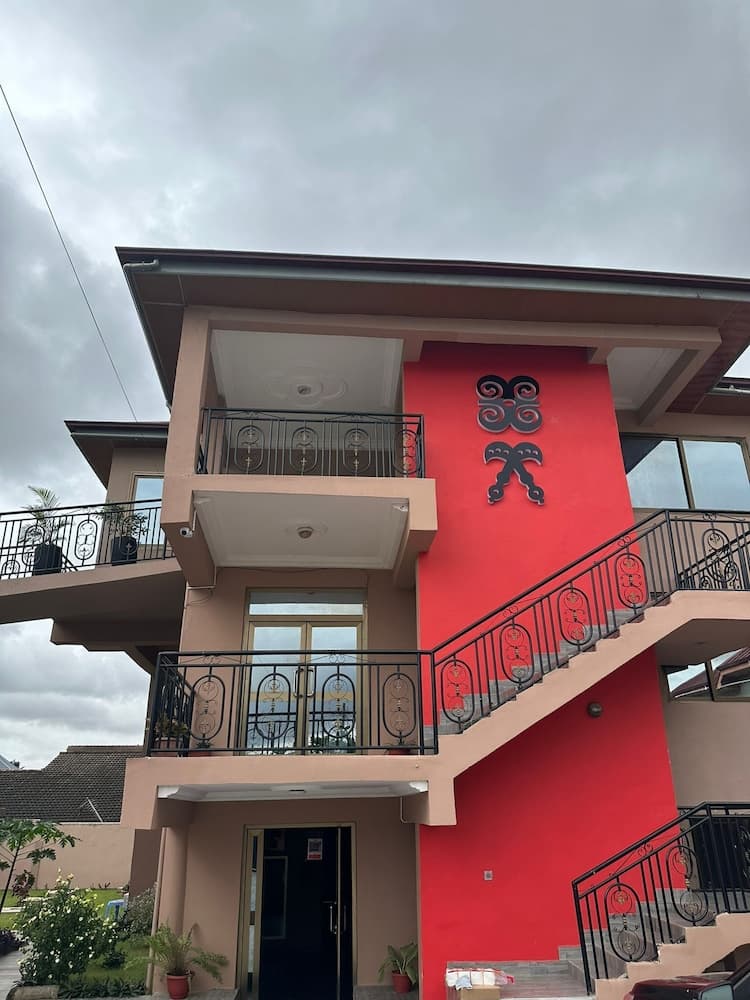 ACHIE SUITES