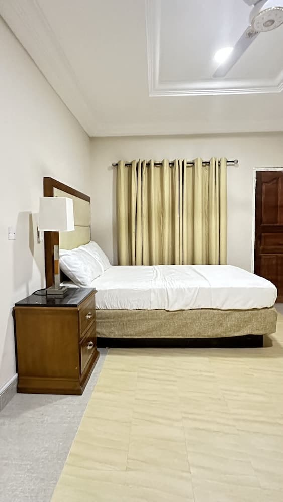 ACHIE SUITES