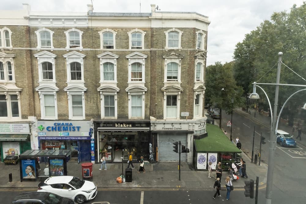THE KNIGHT OF NOTTINGHILL