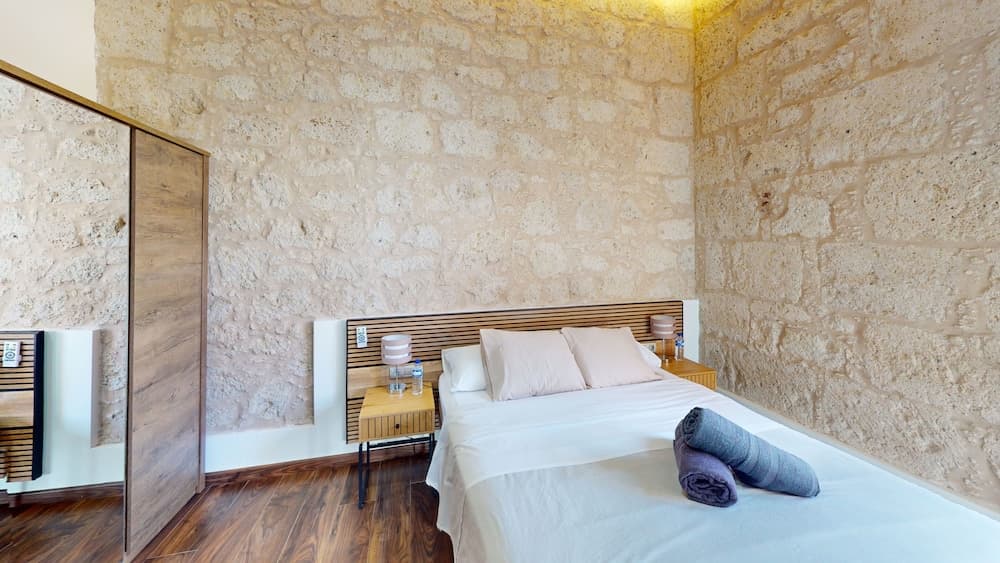 Triana Rooms EH
