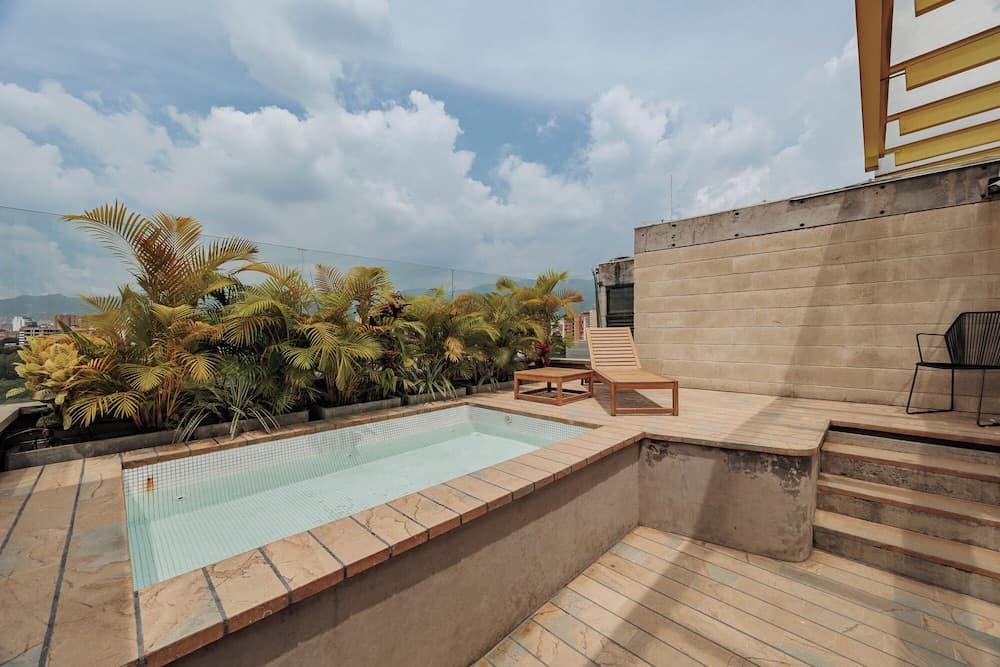 The Somos S Hotel
