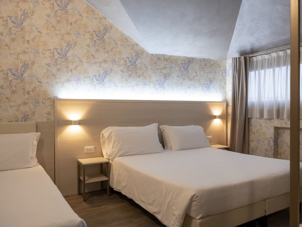 HOTEL EMBASSY PERO