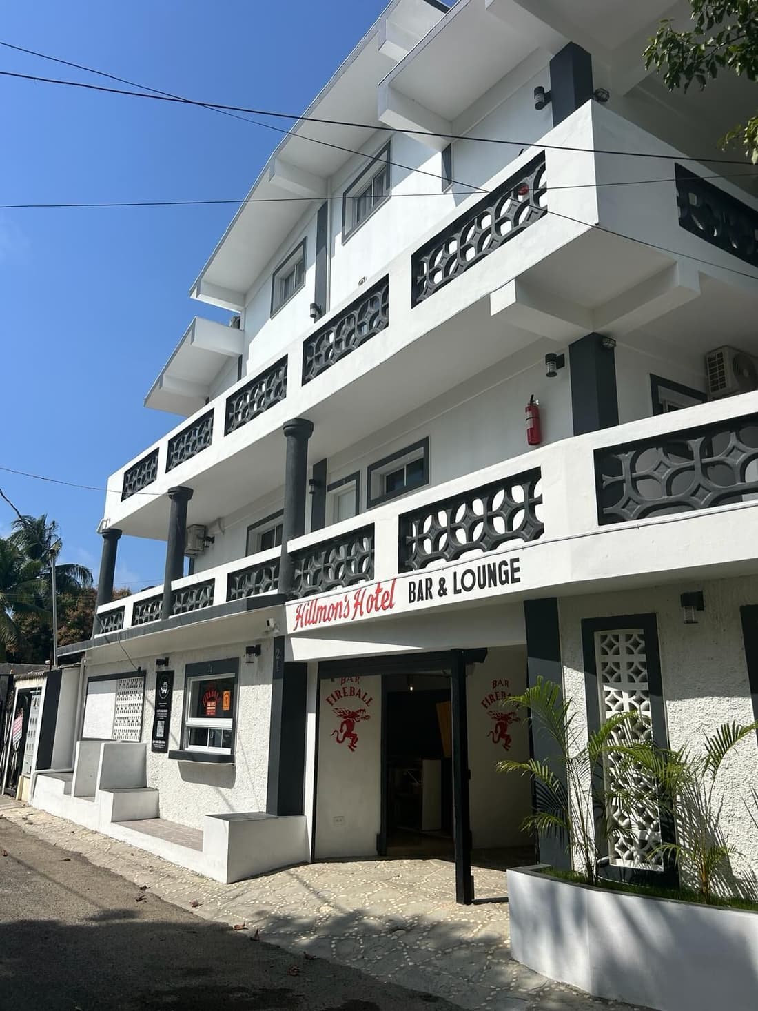 HILLMON'S HOTEL BAR & LOUNGE