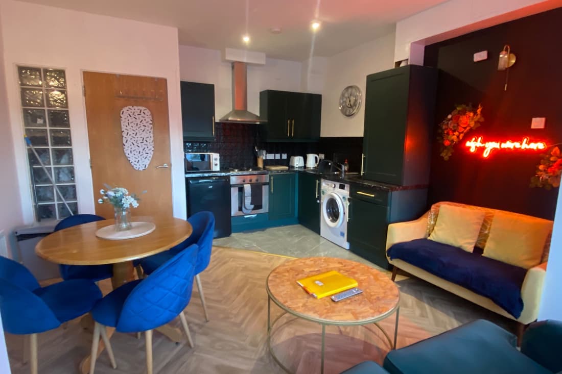 City Apartment - Sleeps 4 & Parking