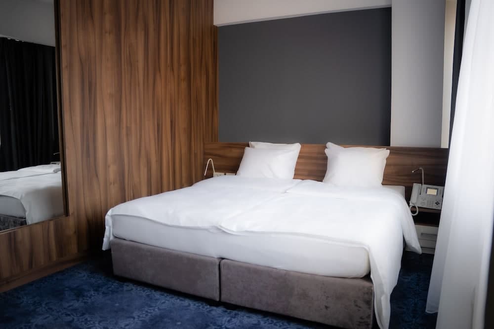 Olivia Rooms